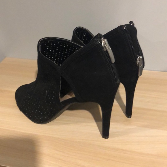 Heels - Picture 4 of 4